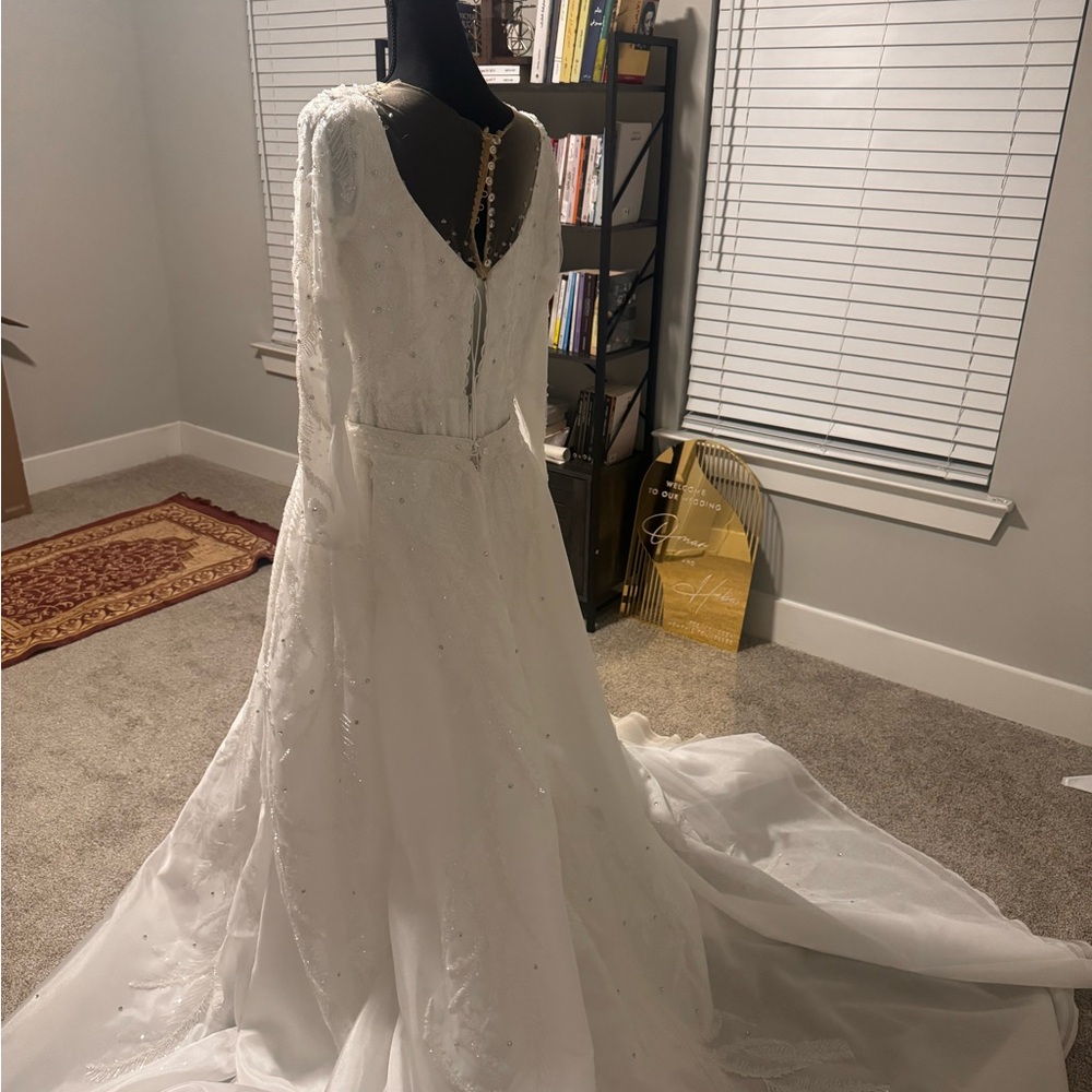 Elegant White Lace Wedding Dress